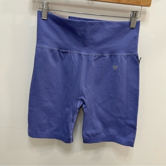 nwt hi rise biker short in lavender - Picture 3 of 11